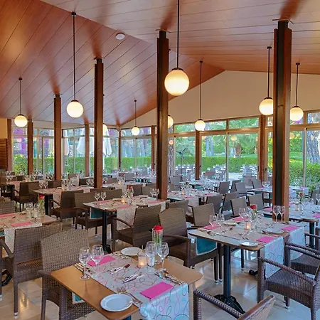 Turquoise Semesteranläggning (resort) Side