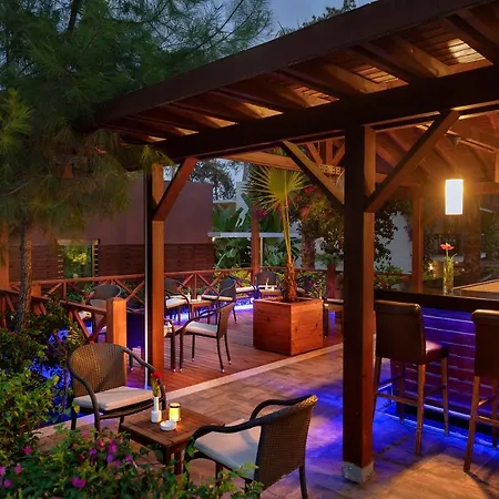 Turquoise Semesteranläggning (resort) Side